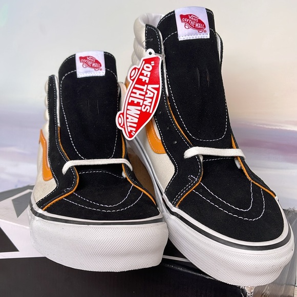 Vans Men’s Sk8-Hi 38 Dx
Noon Goons Black/Yellow/White 
VN0A5KRI05N
Sneakers - Picture 6 of 16